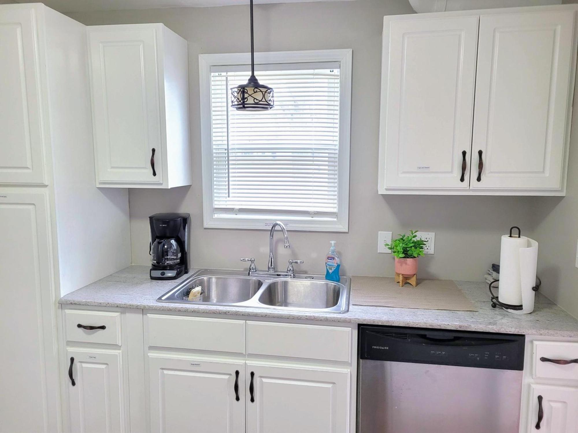 ווסט סנקה Apartment With Brand New Furniture And Large Parking מראה חיצוני תמונה